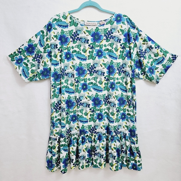 Floral Top with Peplum Style Ruffle, Blues and Greens, Size 18 - 20 - Picture 13 of 14